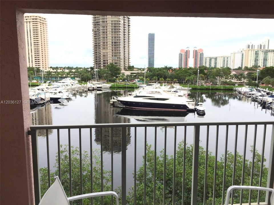 For Rent: $3,000 (2 beds, 2 baths, 1180 Square Feet)