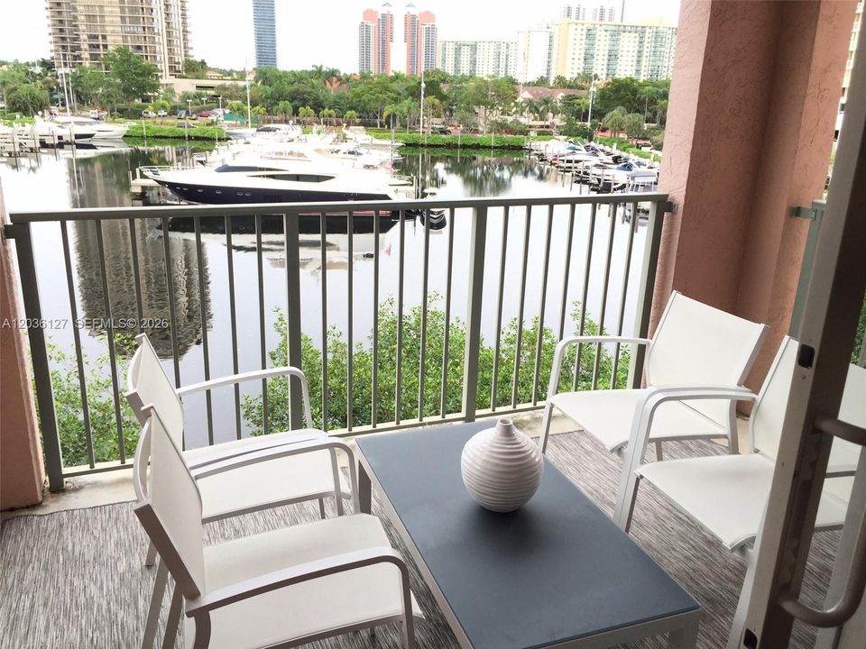 For Rent: $3,000 (2 beds, 2 baths, 1180 Square Feet)