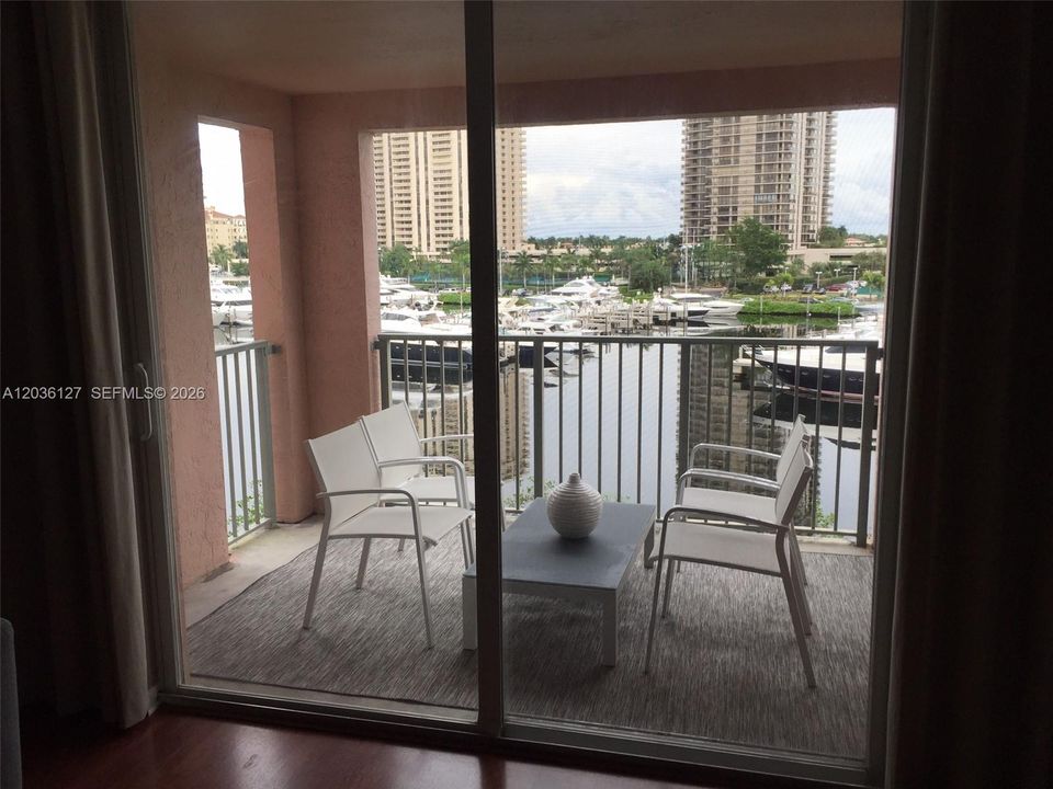 For Rent: $3,000 (2 beds, 2 baths, 1180 Square Feet)