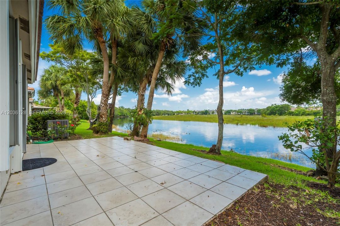 For Rent: $3,400 (3 beds, 2 baths, 1360 Square Feet)