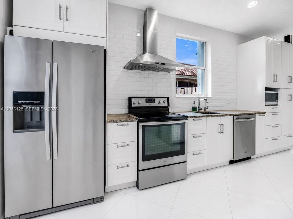 For Rent: $3,400 (3 beds, 2 baths, 1360 Square Feet)