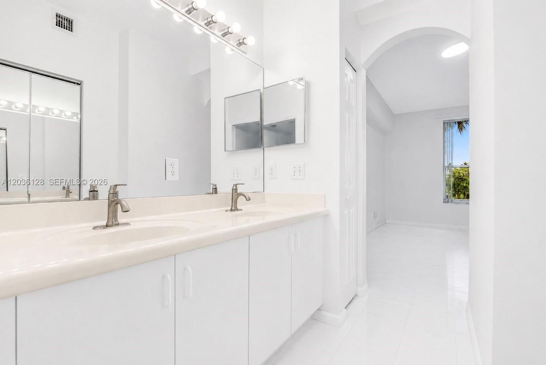 For Rent: $3,400 (3 beds, 2 baths, 1360 Square Feet)