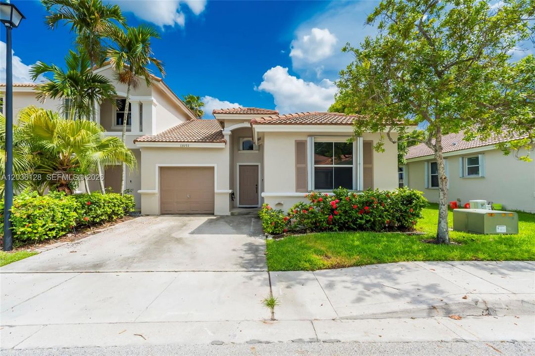 For Rent: $3,400 (3 beds, 2 baths, 1360 Square Feet)