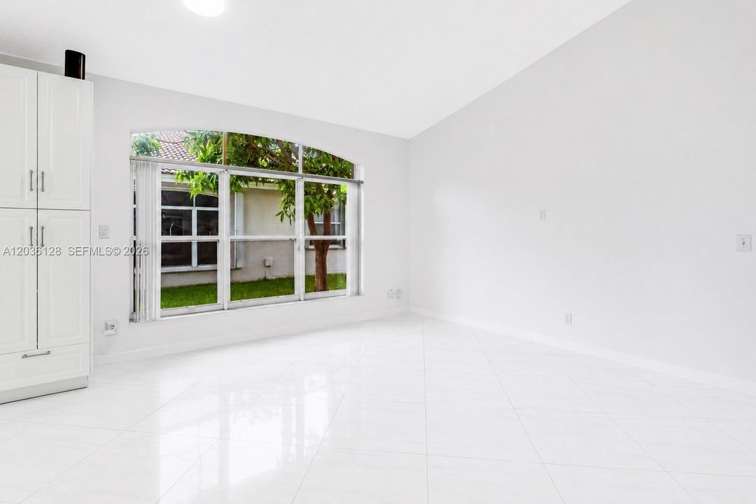 For Rent: $3,400 (3 beds, 2 baths, 1360 Square Feet)