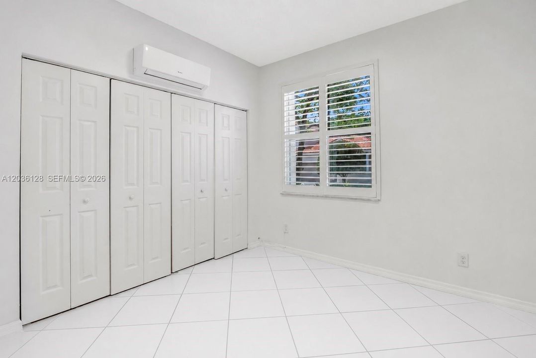 For Rent: $3,400 (3 beds, 2 baths, 1360 Square Feet)
