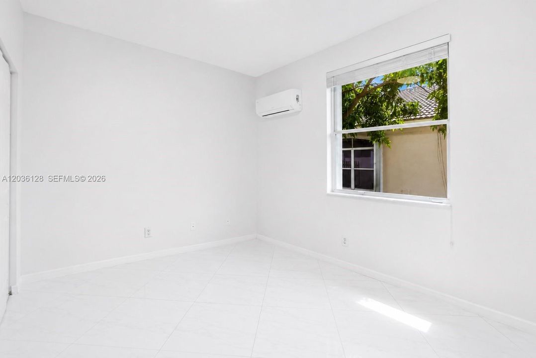 For Rent: $3,400 (3 beds, 2 baths, 1360 Square Feet)