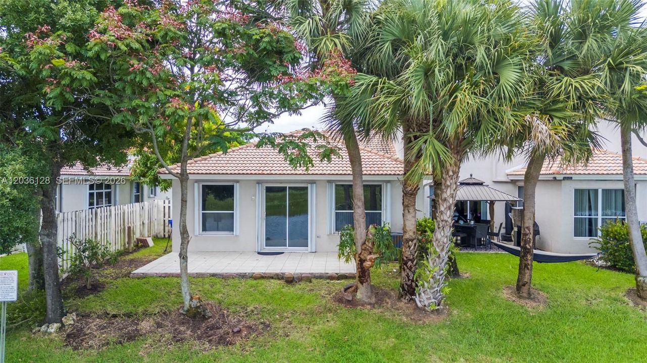 For Rent: $3,400 (3 beds, 2 baths, 1360 Square Feet)