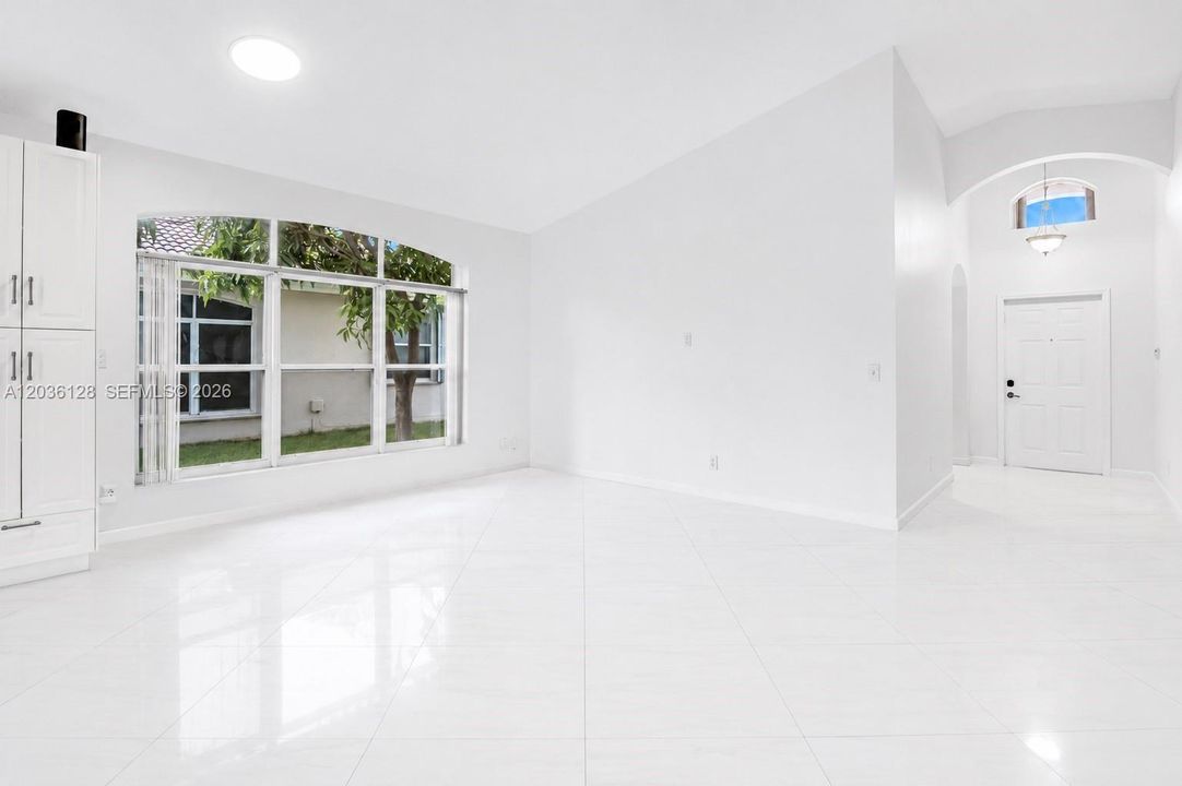 For Rent: $3,400 (3 beds, 2 baths, 1360 Square Feet)