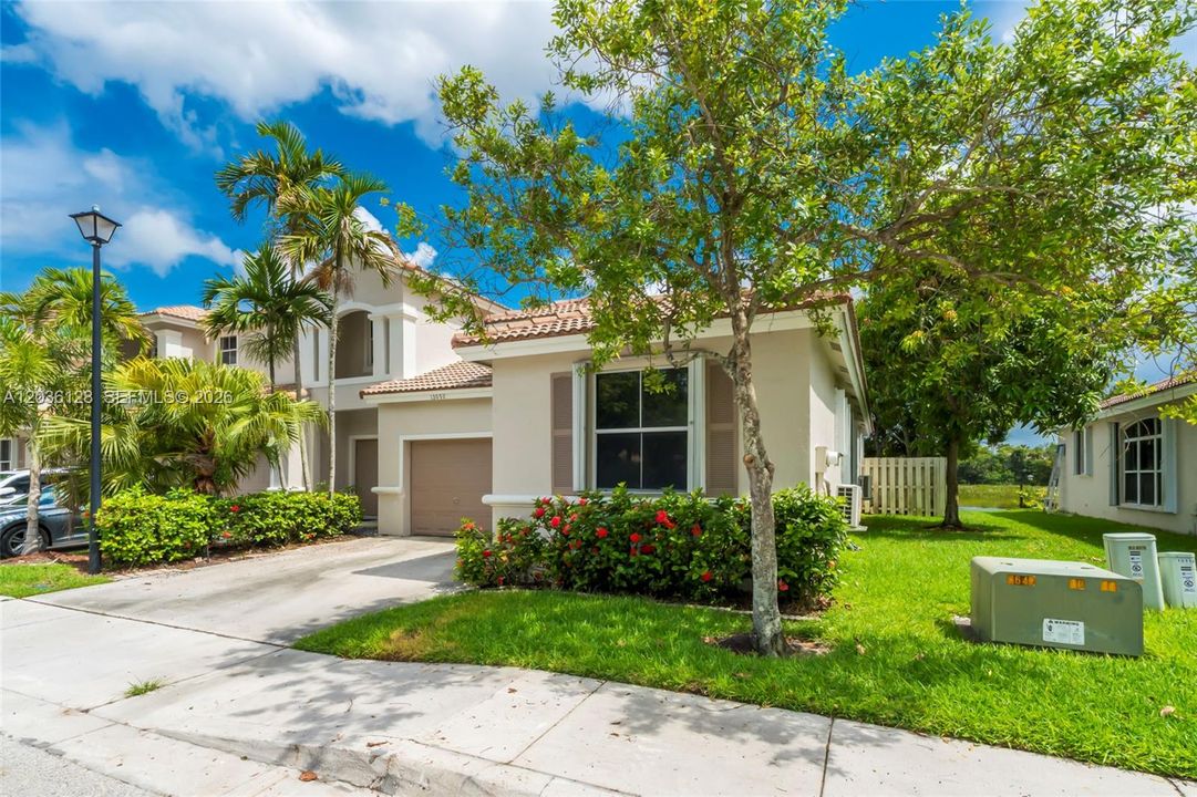 For Rent: $3,400 (3 beds, 2 baths, 1360 Square Feet)
