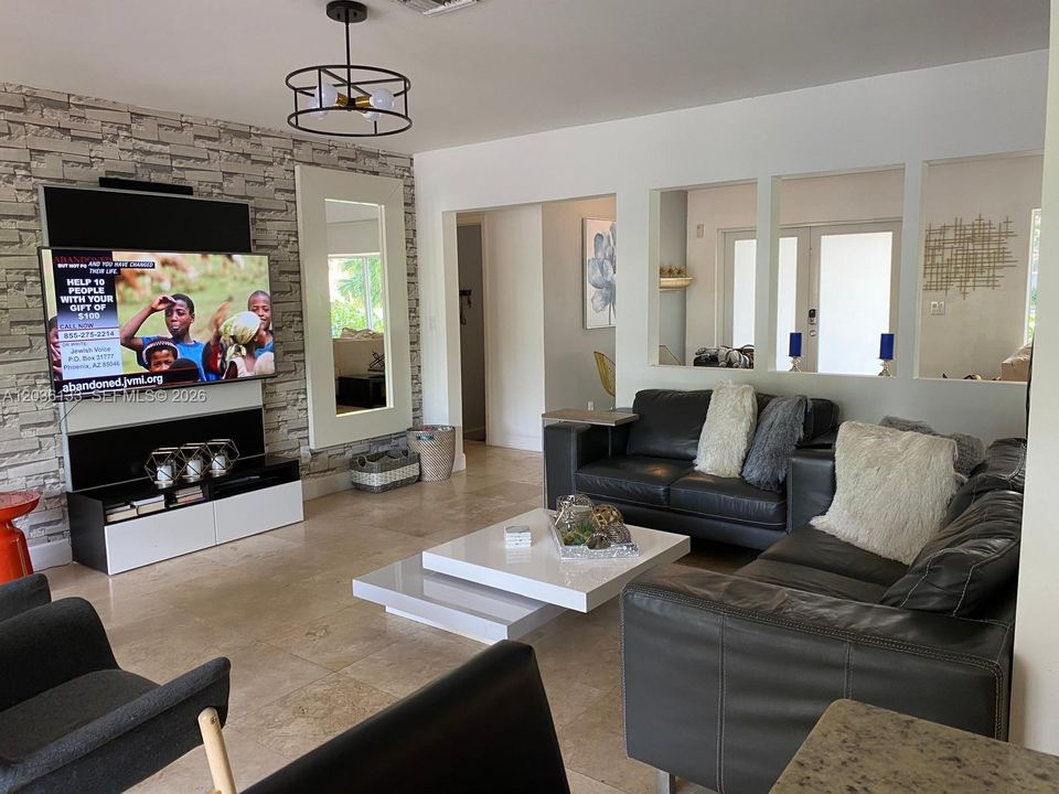 For Sale: $1,030,000 (3 beds, 2 baths, 1679 Square Feet)