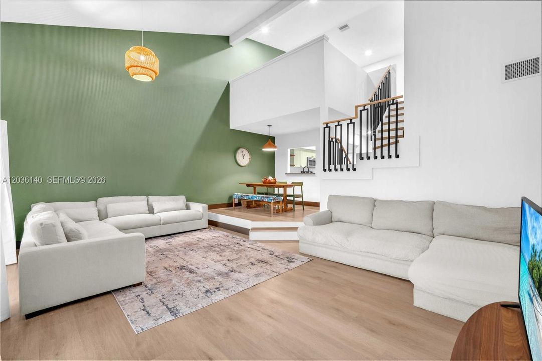 En Venta: $400,000 (2 camas, 2 baños, 1326 Pies cuadrados)