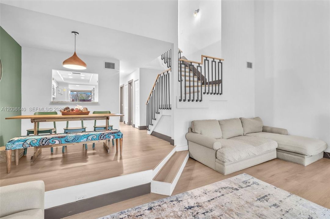 En Venta: $400,000 (2 camas, 2 baños, 1326 Pies cuadrados)