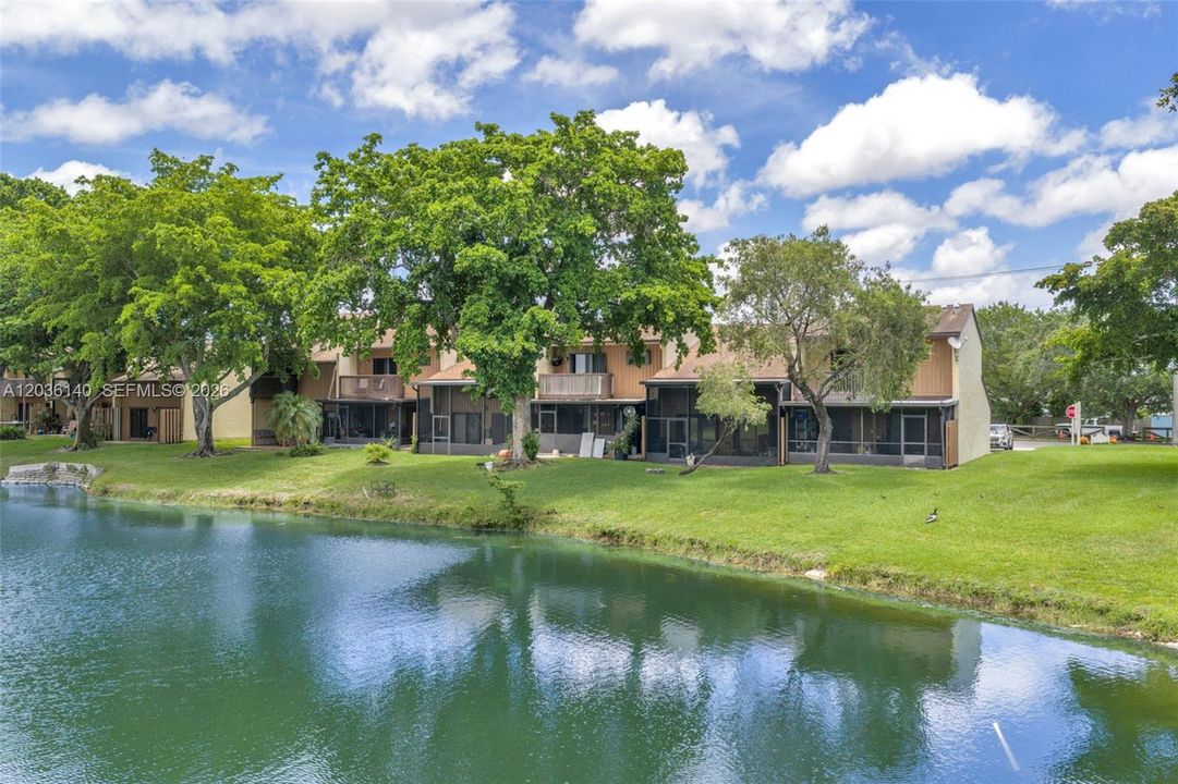 En Venta: $400,000 (2 camas, 2 baños, 1326 Pies cuadrados)