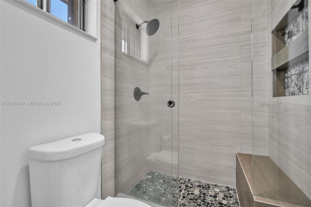 En Venta: $400,000 (2 camas, 2 baños, 1326 Pies cuadrados)