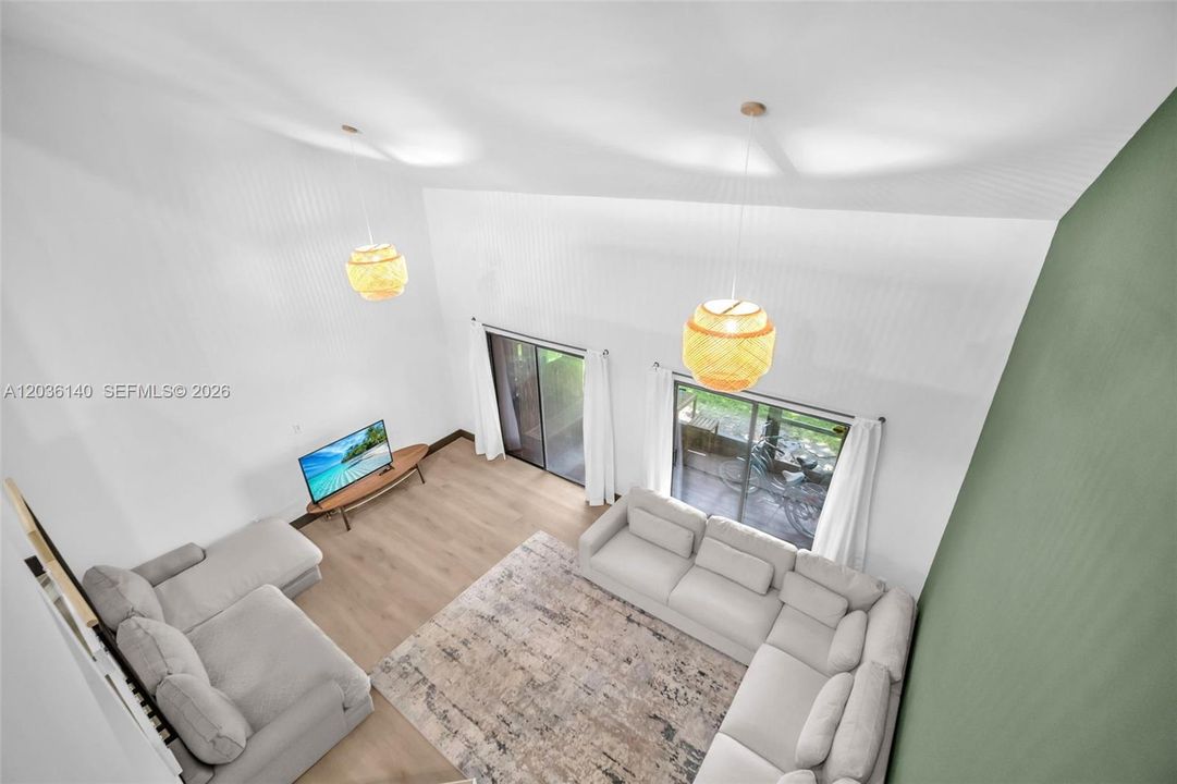 En Venta: $400,000 (2 camas, 2 baños, 1326 Pies cuadrados)