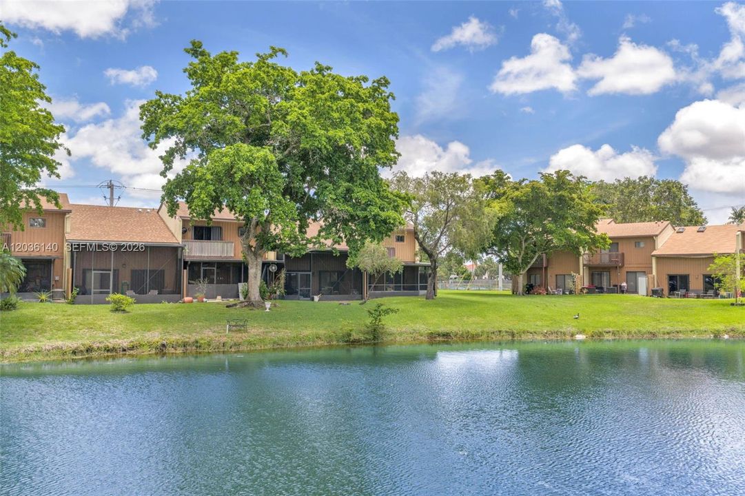 En Venta: $400,000 (2 camas, 2 baños, 1326 Pies cuadrados)