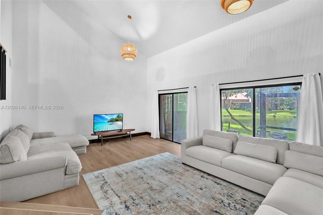 En Venta: $400,000 (2 camas, 2 baños, 1326 Pies cuadrados)