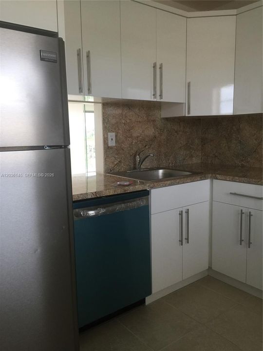 В аренду: $1,880 (1 спален, 1 ванн, 712 Квадратных фут)