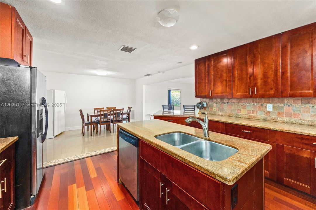 For Sale: $784,000 (4 beds, 4 baths, 2150 Square Feet)