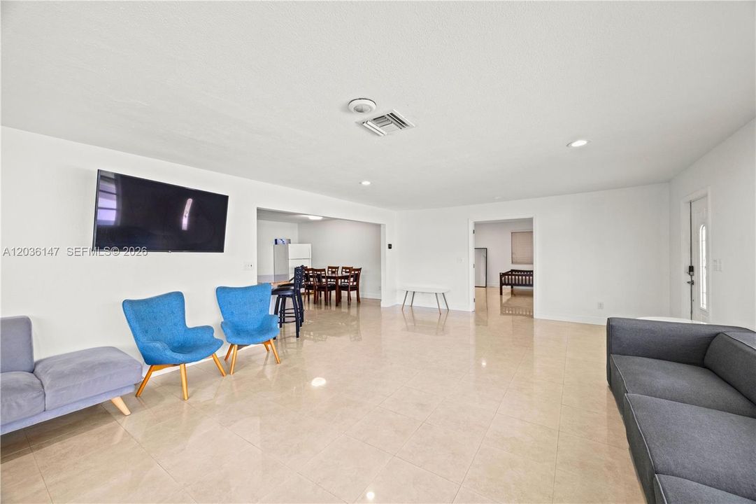 For Sale: $784,000 (4 beds, 4 baths, 2150 Square Feet)