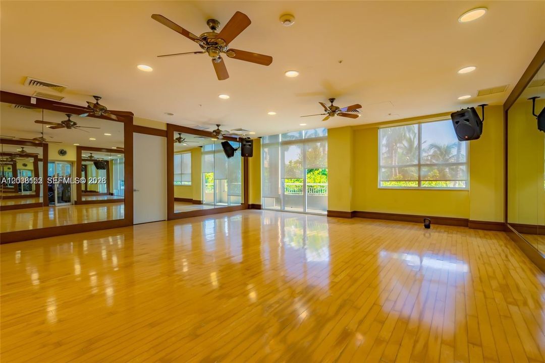En Venta: $560,000 (2 camas, 2 baños, 1245 Pies cuadrados)