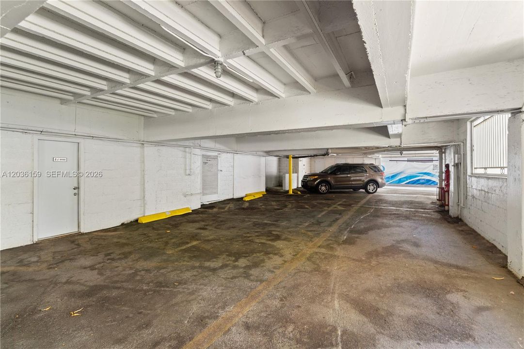 For Sale: $310,000 (1 beds, 1 baths, 846 Square Feet)