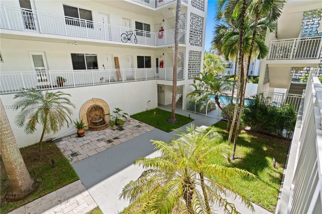 For Sale: $310,000 (1 beds, 1 baths, 846 Square Feet)