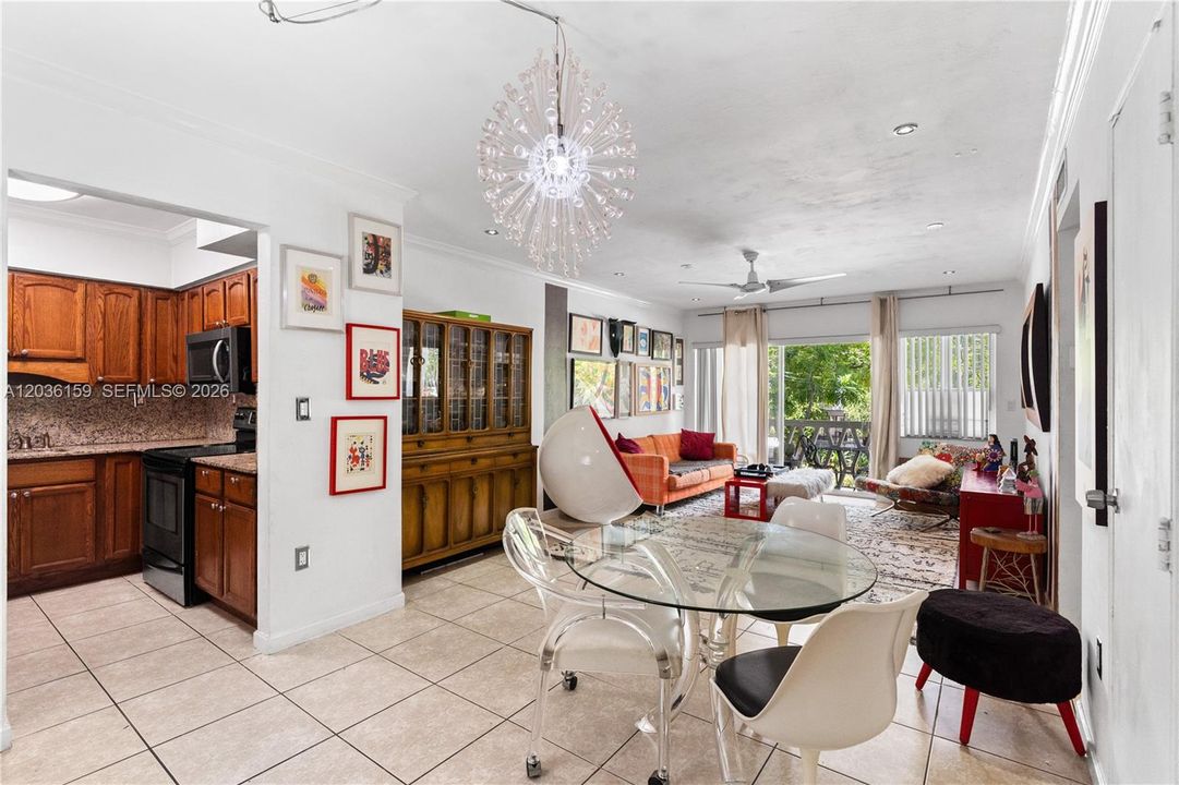 For Sale: $310,000 (1 beds, 1 baths, 846 Square Feet)