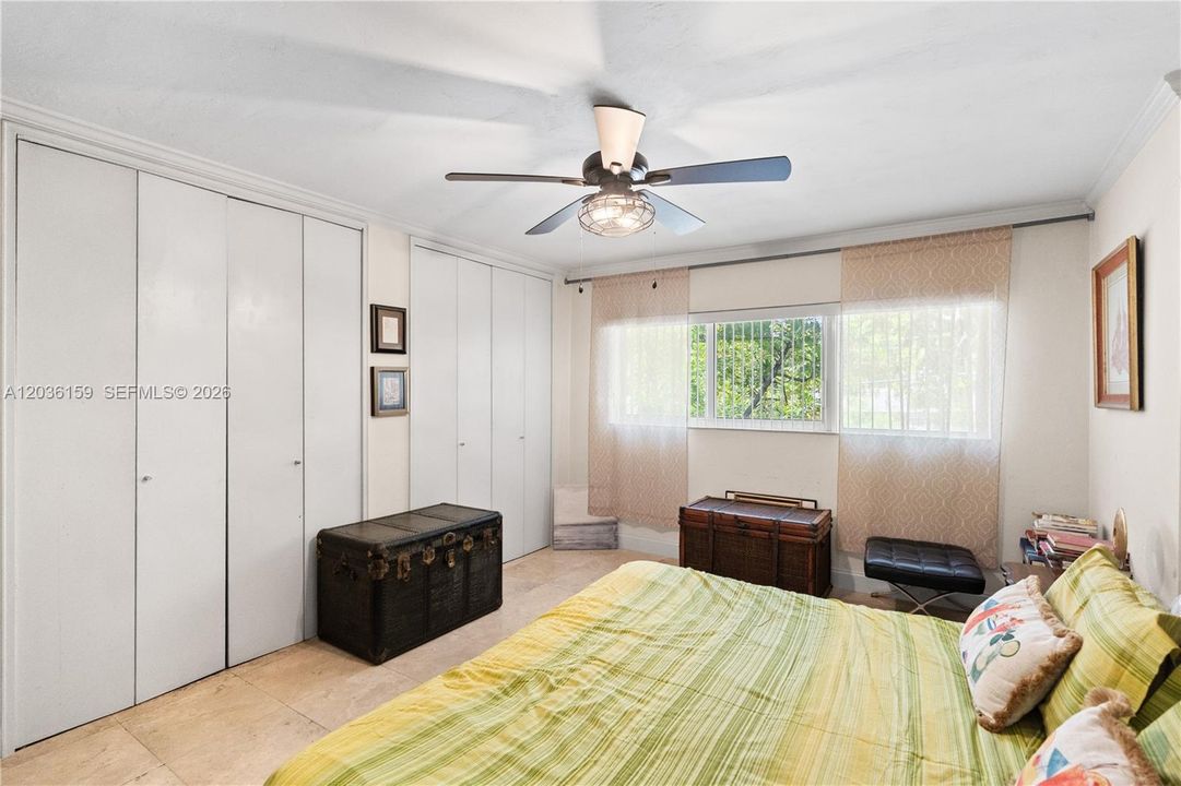 For Sale: $310,000 (1 beds, 1 baths, 846 Square Feet)