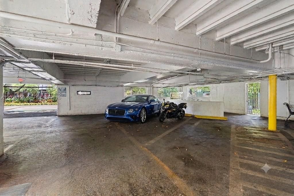 For Sale: $310,000 (1 beds, 1 baths, 846 Square Feet)