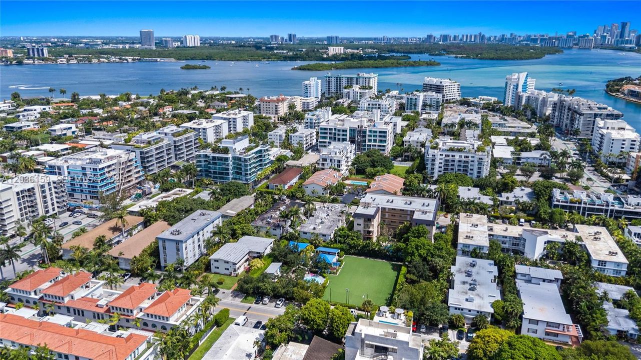 For Sale: $310,000 (1 beds, 1 baths, 846 Square Feet)