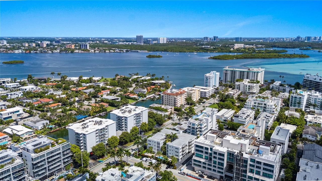 For Sale: $310,000 (1 beds, 1 baths, 846 Square Feet)