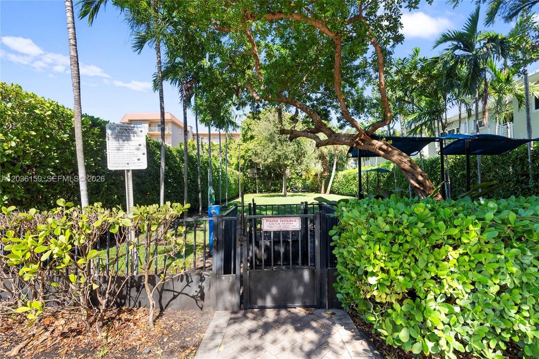For Sale: $310,000 (1 beds, 1 baths, 846 Square Feet)