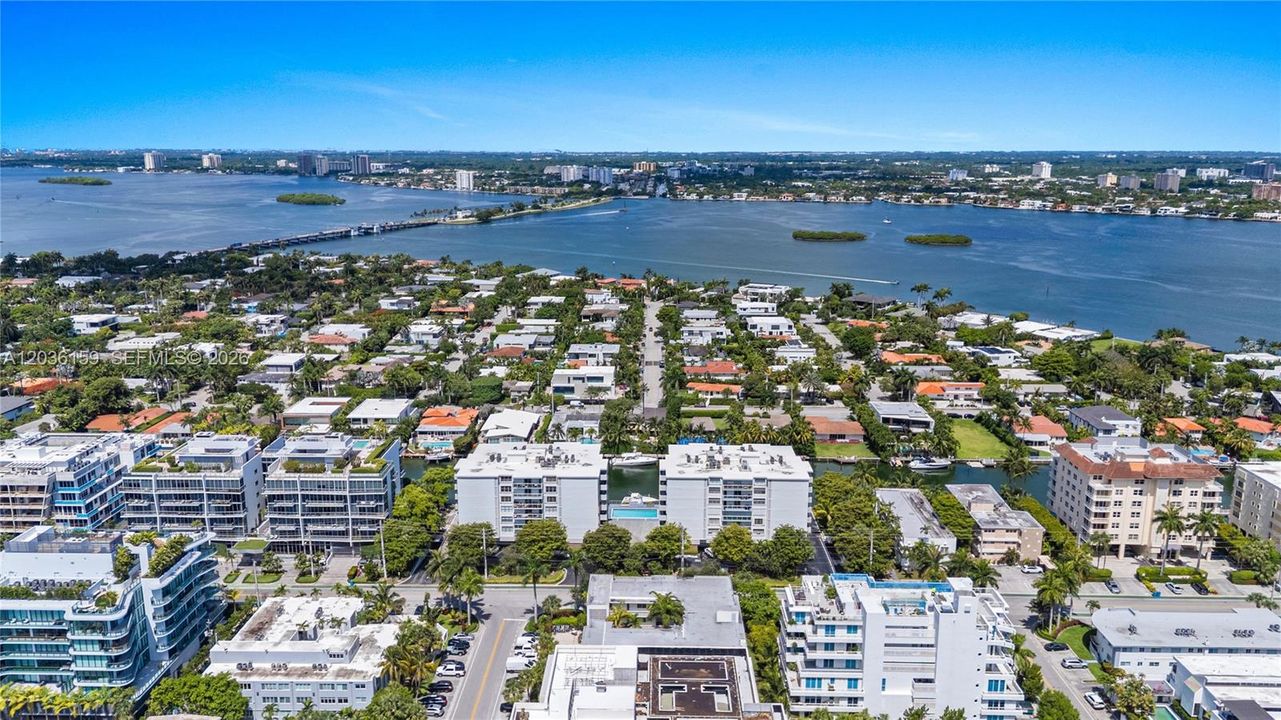 For Sale: $310,000 (1 beds, 1 baths, 846 Square Feet)