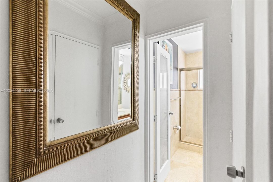 For Sale: $310,000 (1 beds, 1 baths, 846 Square Feet)