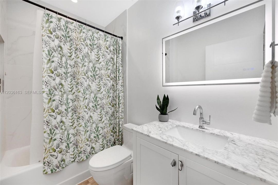 For Sale: $1,800,000 (3 beds, 2 baths, 1250 Square Feet)