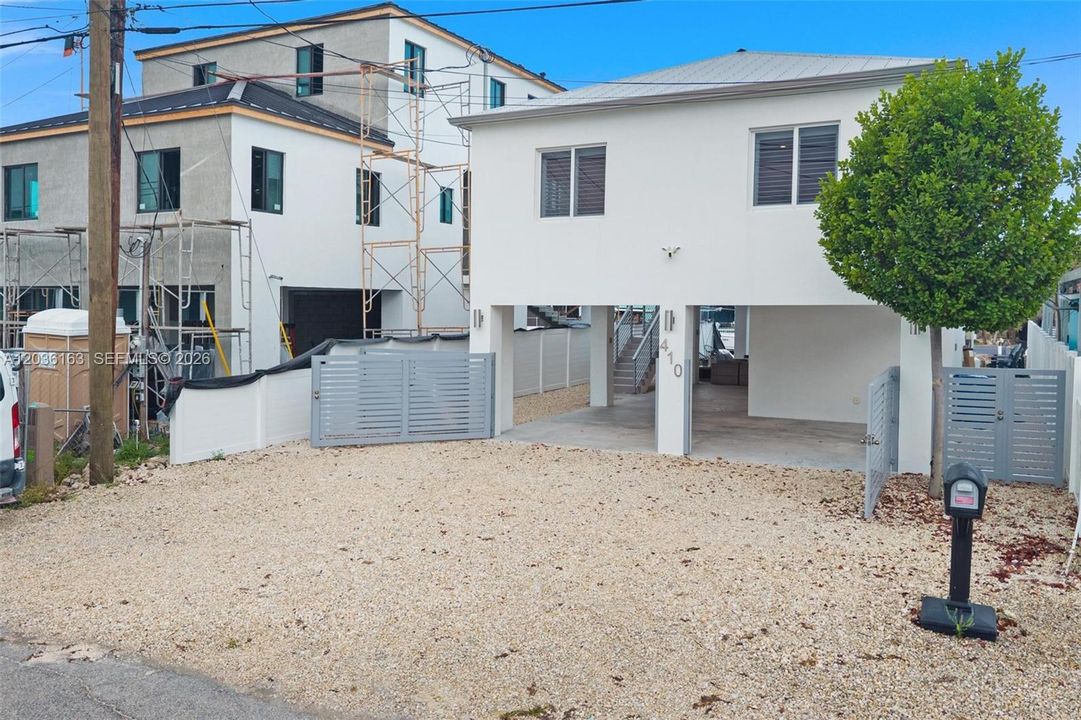 For Sale: $1,800,000 (3 beds, 2 baths, 1250 Square Feet)
