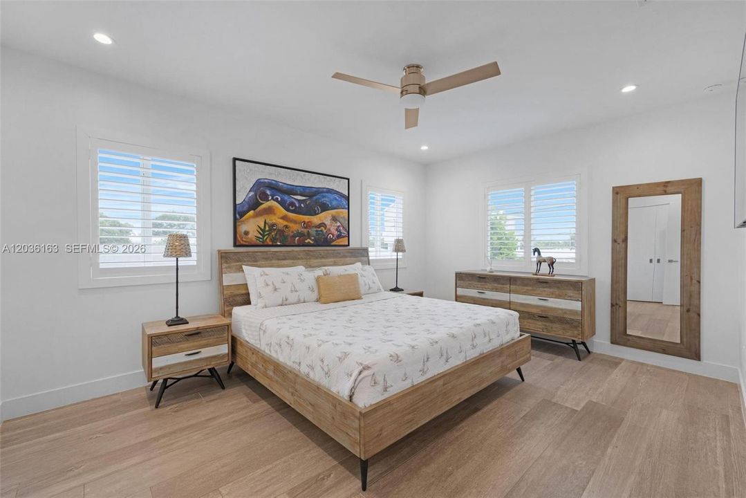 For Sale: $1,800,000 (3 beds, 2 baths, 1250 Square Feet)