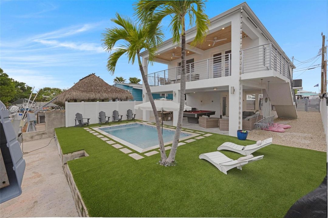 For Sale: $1,800,000 (3 beds, 2 baths, 1250 Square Feet)
