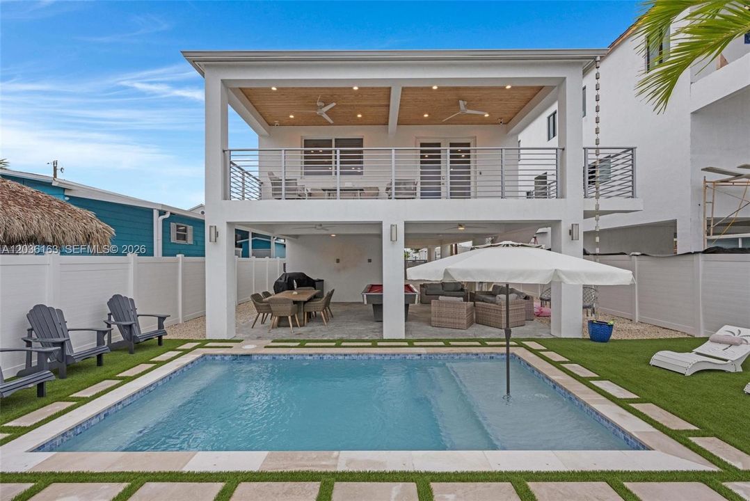 For Sale: $1,800,000 (3 beds, 2 baths, 1250 Square Feet)