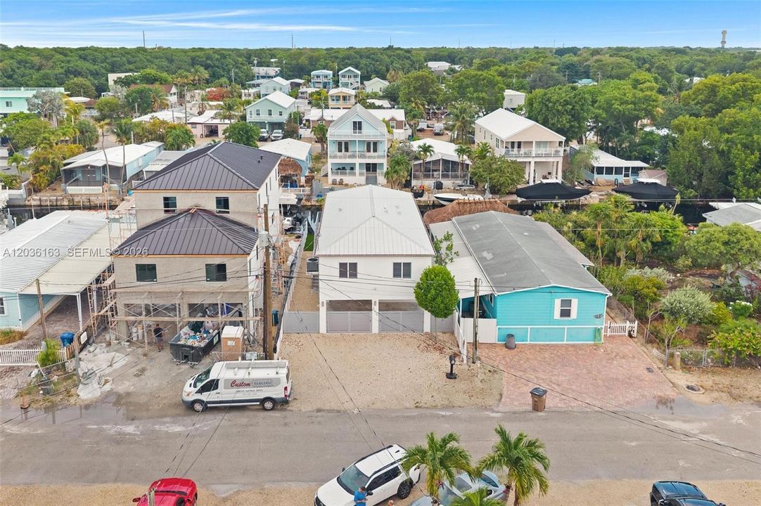 For Sale: $1,800,000 (3 beds, 2 baths, 1250 Square Feet)