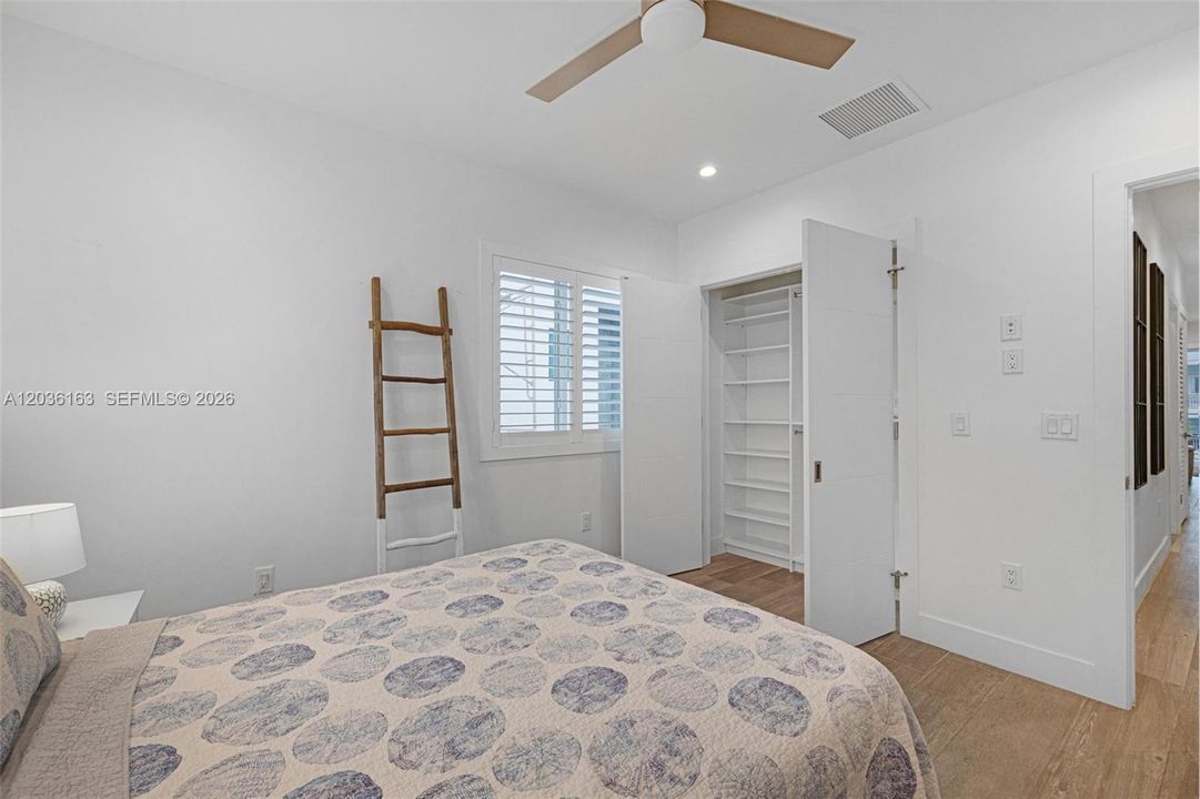For Sale: $1,800,000 (3 beds, 2 baths, 1250 Square Feet)