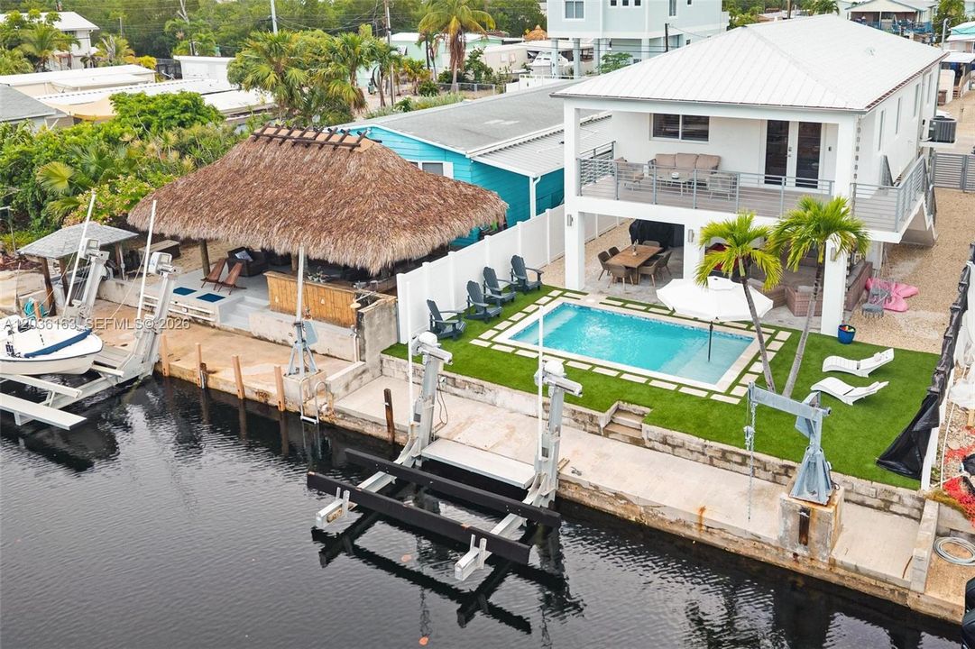 For Sale: $1,800,000 (3 beds, 2 baths, 1250 Square Feet)
