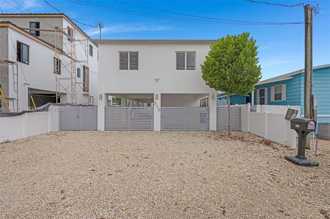 For Sale: $1,800,000 (3 beds, 2 baths, 1250 Square Feet)