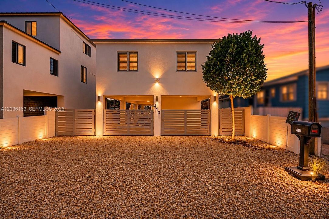 For Sale: $1,800,000 (3 beds, 2 baths, 1250 Square Feet)