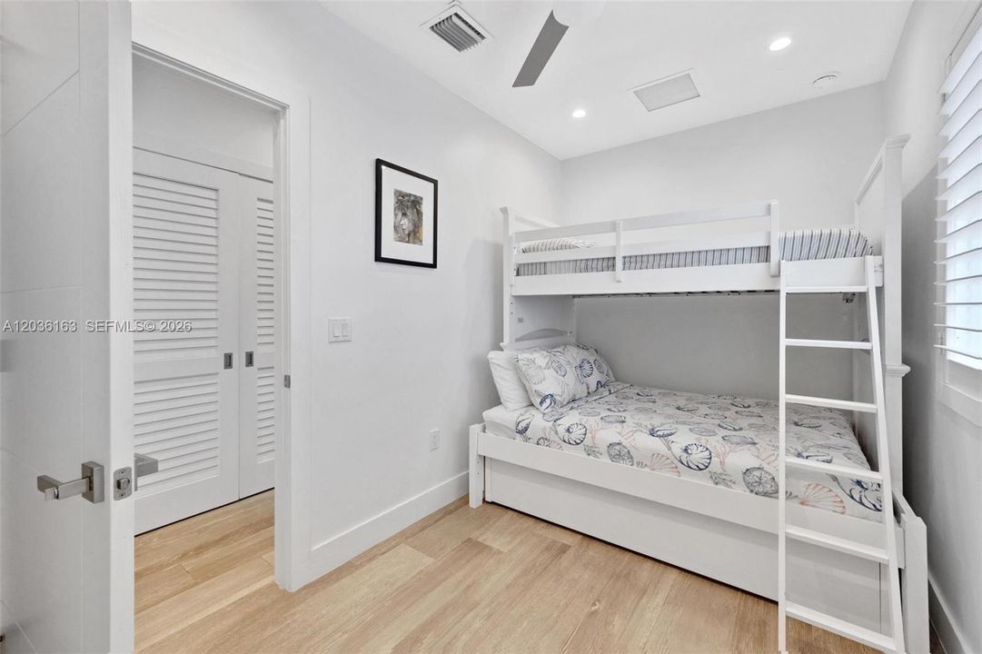 For Sale: $1,800,000 (3 beds, 2 baths, 1250 Square Feet)