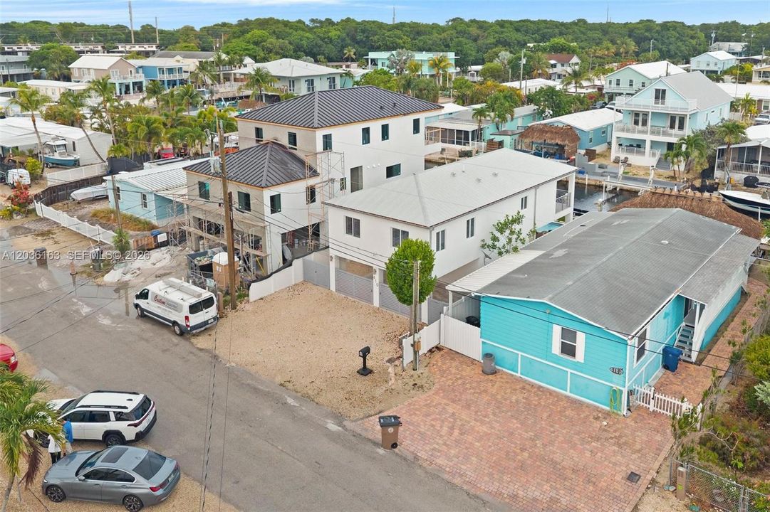 For Sale: $1,800,000 (3 beds, 2 baths, 1250 Square Feet)