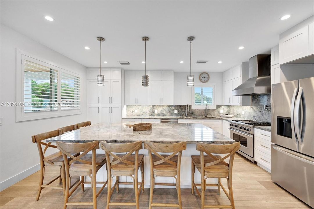 For Sale: $1,800,000 (3 beds, 2 baths, 1250 Square Feet)