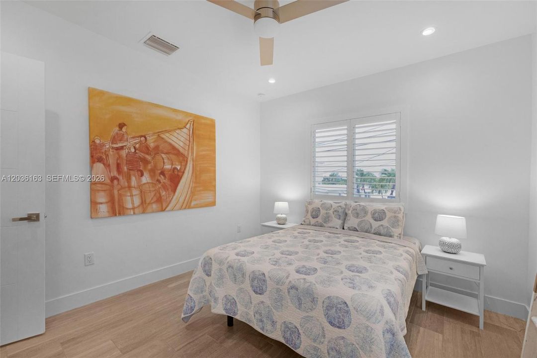 For Sale: $1,800,000 (3 beds, 2 baths, 1250 Square Feet)