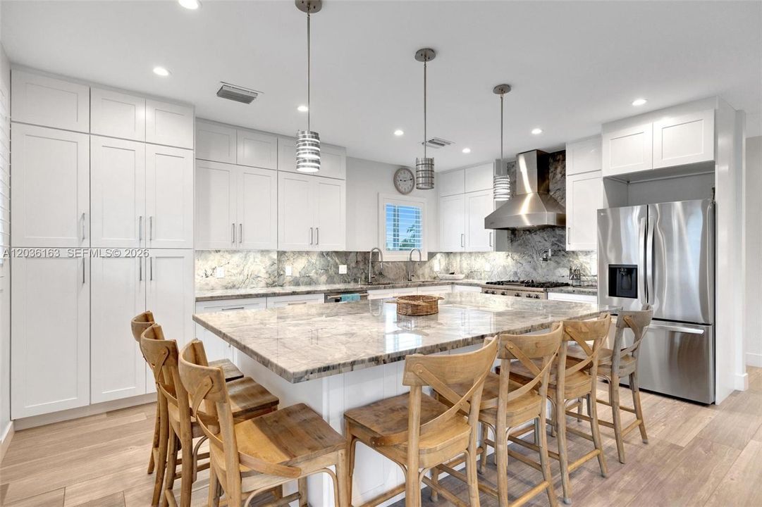 For Sale: $1,800,000 (3 beds, 2 baths, 1250 Square Feet)
